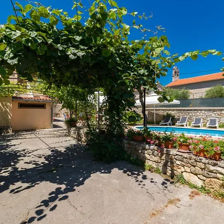 San Giacomo By Interhome * Tinjan